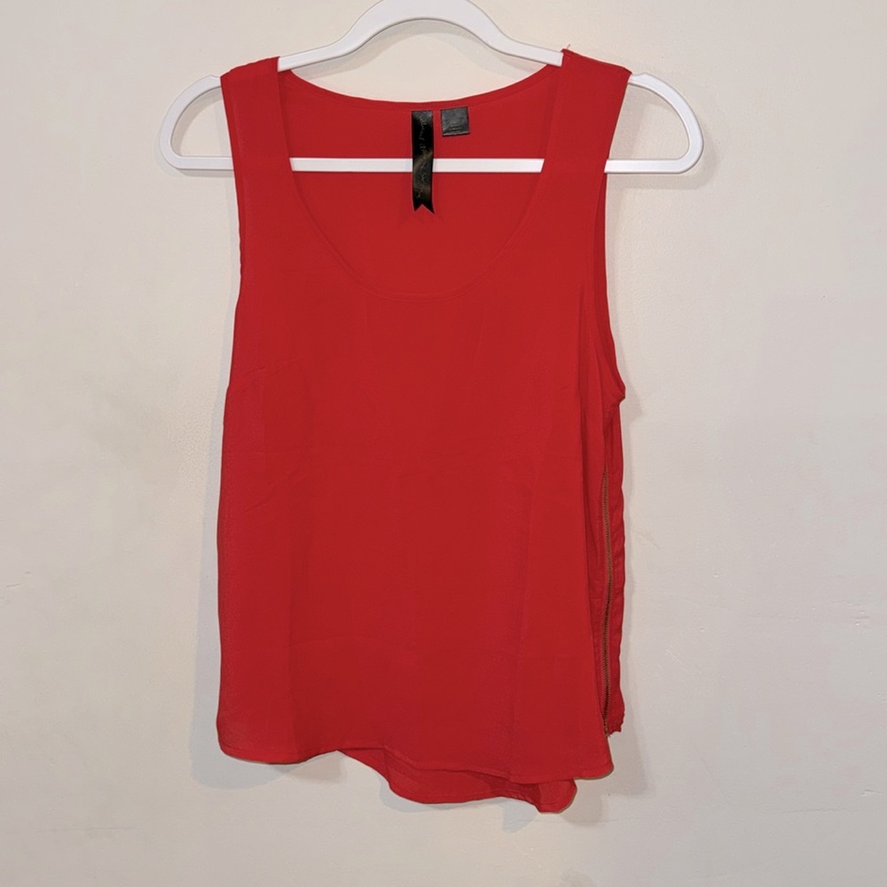 PETTICOAT ALLEY— Size S, blouse